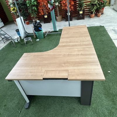 โต๊ะทำงานทรง L