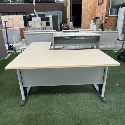 โต๊ะทำงานผู้บริหารทรง L (สีครีม)