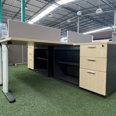 โต๊ะทำงานกลุ่ม 4 ที่นั่งทรง L  (สีครีม)