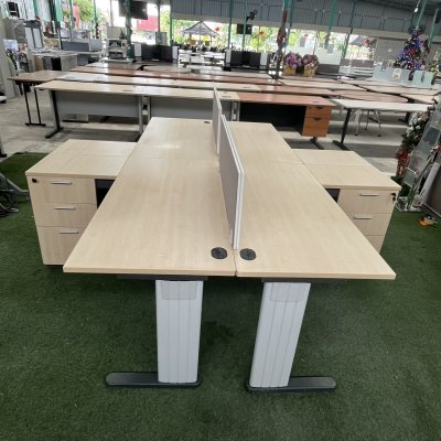 โต๊ะทำงานกลุ่ม 4 ที่นั่งทรง L  (สีครีม)