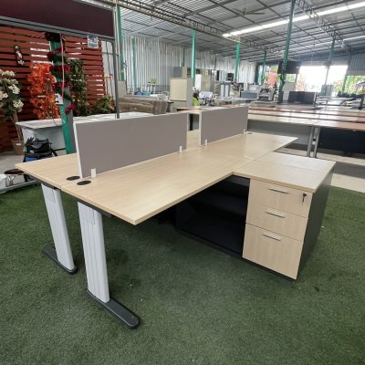 โต๊ะทำงานกลุ่ม 4 ที่นั่งทรง L  (สีครีม)