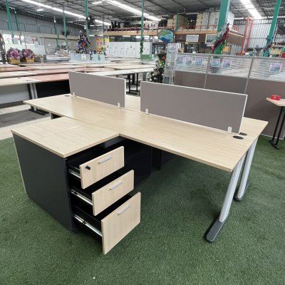 โต๊ะทำงานกลุ่ม 4 ที่นั่งทรง L  (สีครีม)