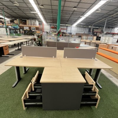 โต๊ะทำงานกลุ่ม 4 ที่นั่งทรง L  (สีครีม)