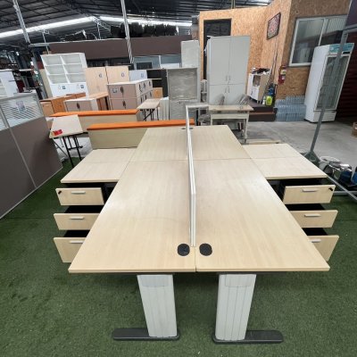 โต๊ะทำงานกลุ่ม 4 ที่นั่งทรง L  (สีครีม)