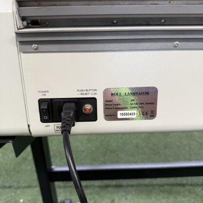 เครื่องเคลือบบัตรแบบม้วน