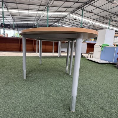 โต๊ะประชุมทรงวงรี