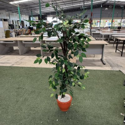 ต้นไม้ปลอม