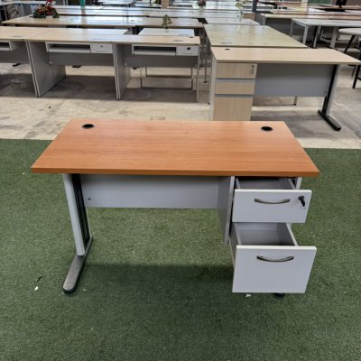 โต๊ะทำงาน