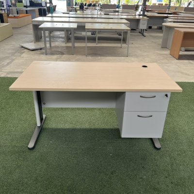 โต๊ะทำงาน