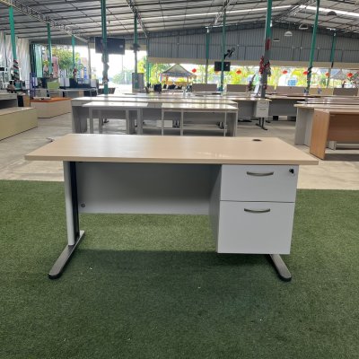 โต๊ะทำงาน