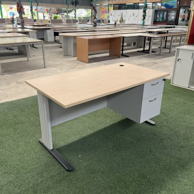 โต๊ะทำงาน