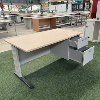 โต๊ะทำงาน