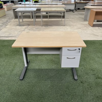 โต๊ะทำงาน