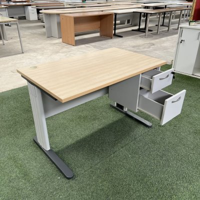 โต๊ะทำงาน