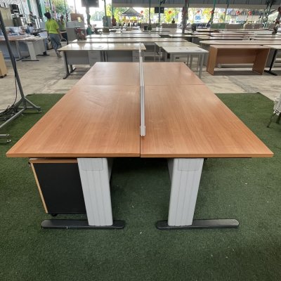 โต๊ะทำงานกลุ่ม 4 ที่นั่ง