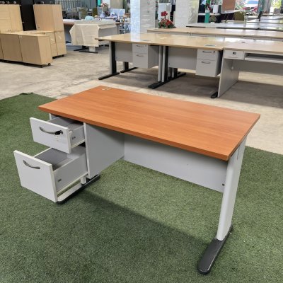 โต๊ะทำงาน