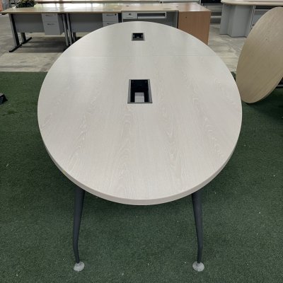 โต๊ะประชุมทรงวงรี