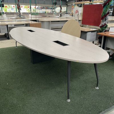 โต๊ะประชุมทรงวงรี