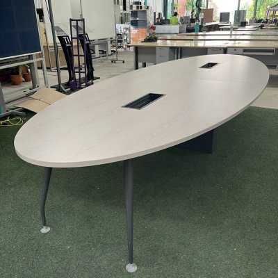 โต๊ะประชุมทรงวงรี