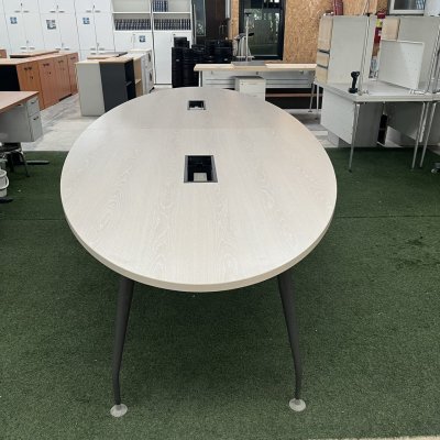 โต๊ะประชุมทรงวงรี