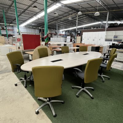 โต๊ะประชุมทรงวงรี