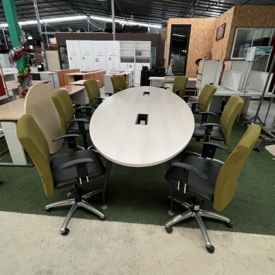 โต๊ะประชุมทรงวงรี