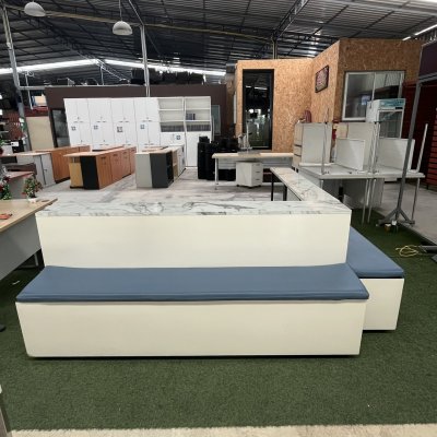 สตูลนั่งคอย เข้ามุม