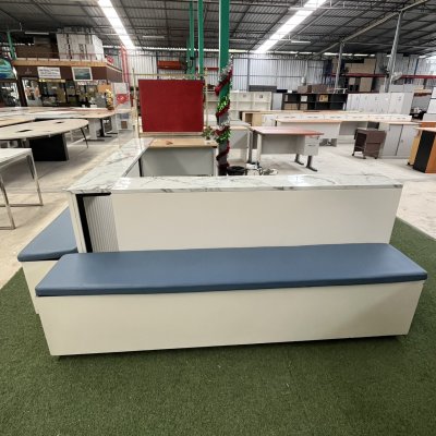 สตูลนั่งคอย เข้ามุม