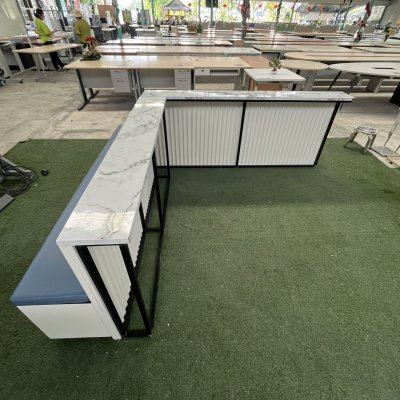 สตูลนั่งคอย เข้ามุม