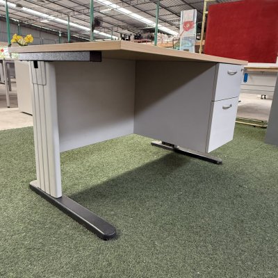 โต๊ะทำงาน