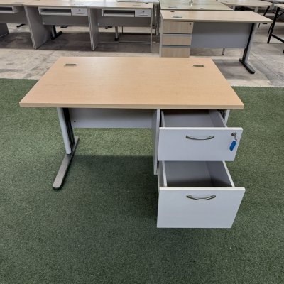 โต๊ะทำงาน