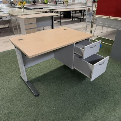 โต๊ะทำงาน