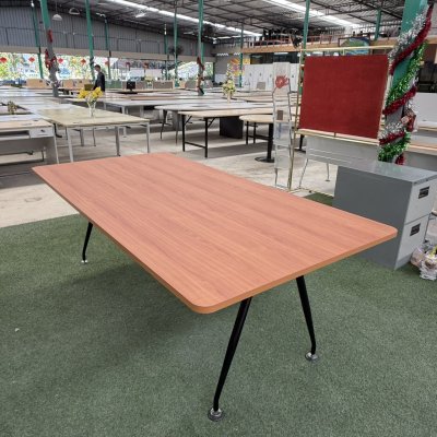 โต๊ะประชุม  6-8 ที่นั่ง