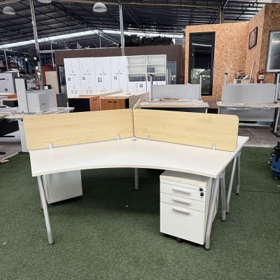 โต๊ะทำงานกลุ่ม 3 ที่นั่ง