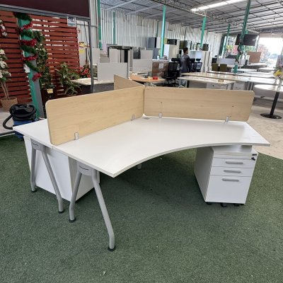 โต๊ะทำงานกลุ่ม 3 ที่นั่ง