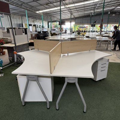 โต๊ะทำงานกลุ่ม 3 ที่นั่ง