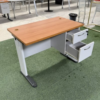 โต๊ะทำงาน