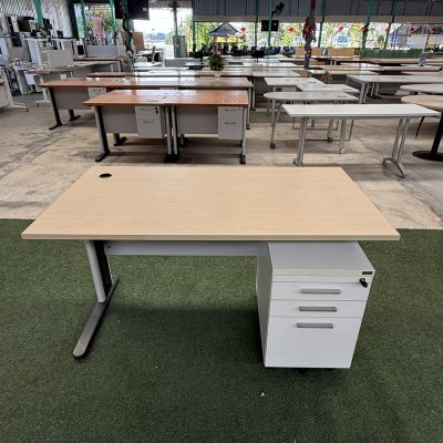 โต๊ะทำงานพร้อมตู้ลิ้นชัก