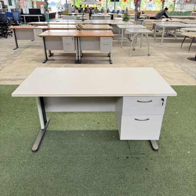 โต๊ะทำงาน