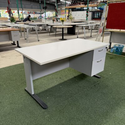 โต๊ะทำงาน