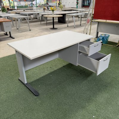 โต๊ะทำงาน