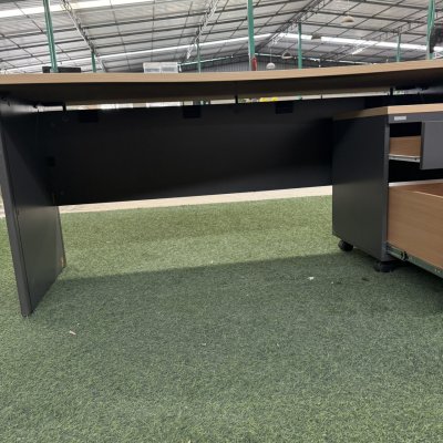 โต๊ะทำงานผู้บริหาร