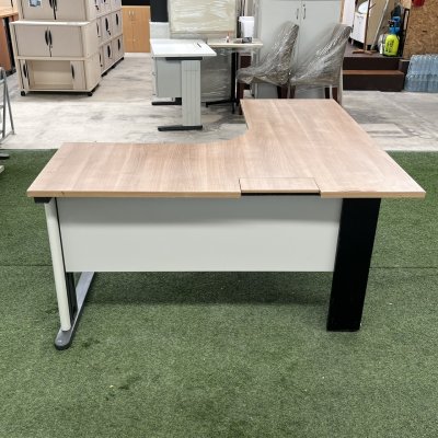 โต๊ะทำงานทรง L