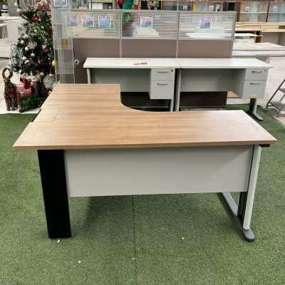 โต๊ะทำงานทรง L