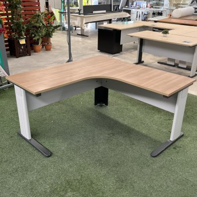 โต๊ะทำงานทรง L