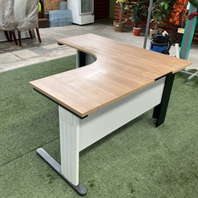 โต๊ะทำงานทรง L