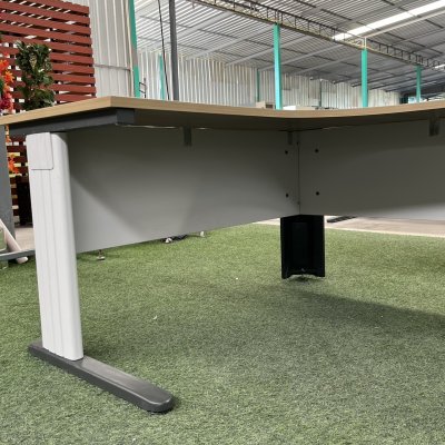 โต๊ะทำงานทรง L