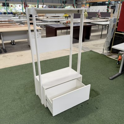 ราวแขวนผ้าสำหรับชุดเด็ก