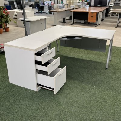 โต๊ะทำงานทรง L