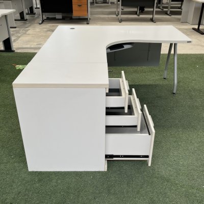 โต๊ะทำงานทรง L